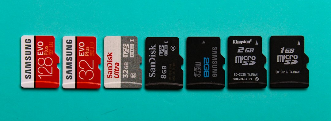 microSDカードの容量選びをイメージした写真